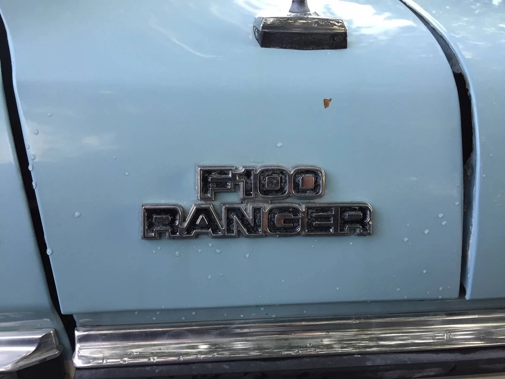 Ford Ranger Look at my Ranger parked next to stuff LyPH5r9