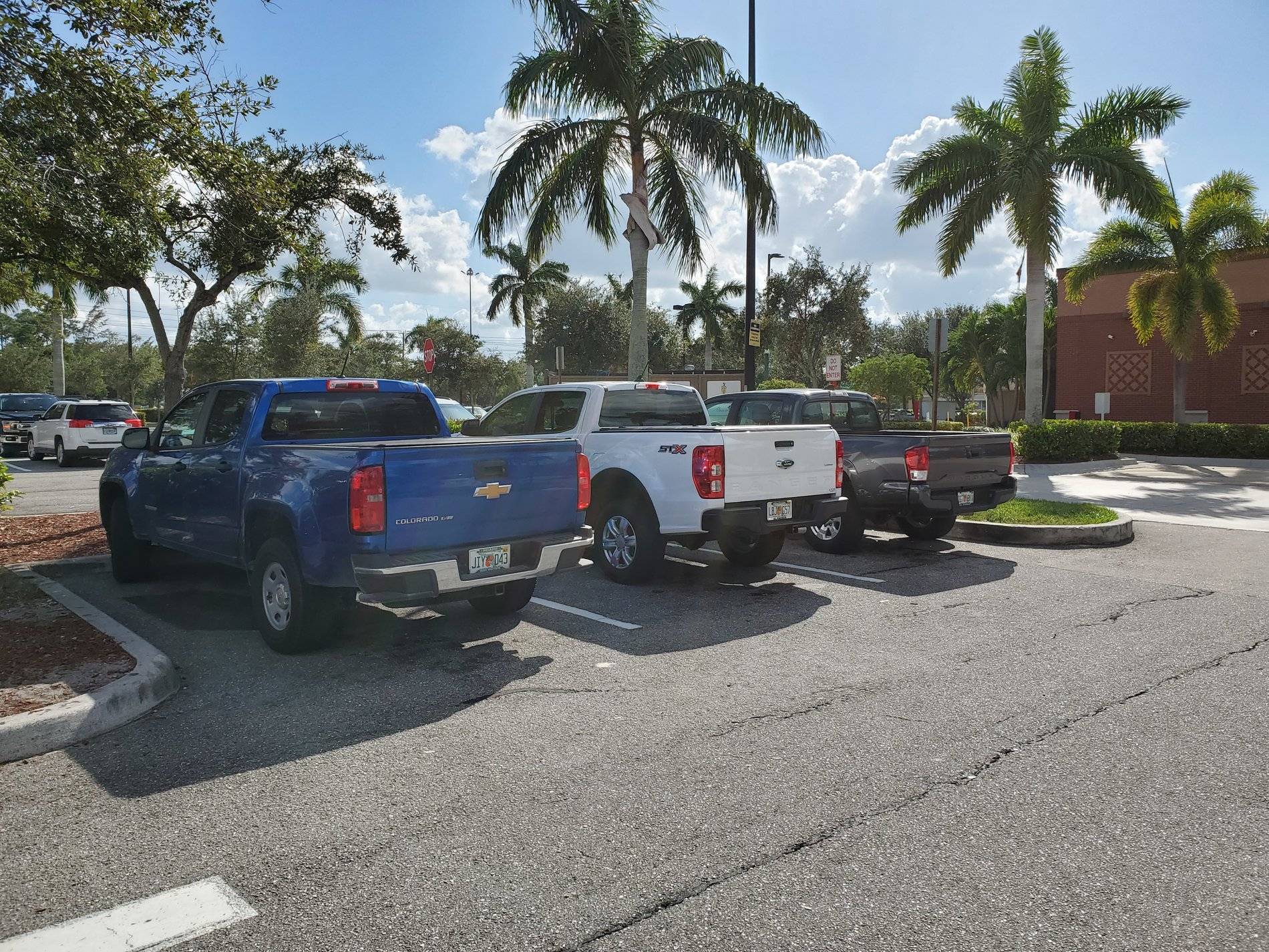 Ford Ranger Look at my Ranger parked next to stuff 20190929_160747