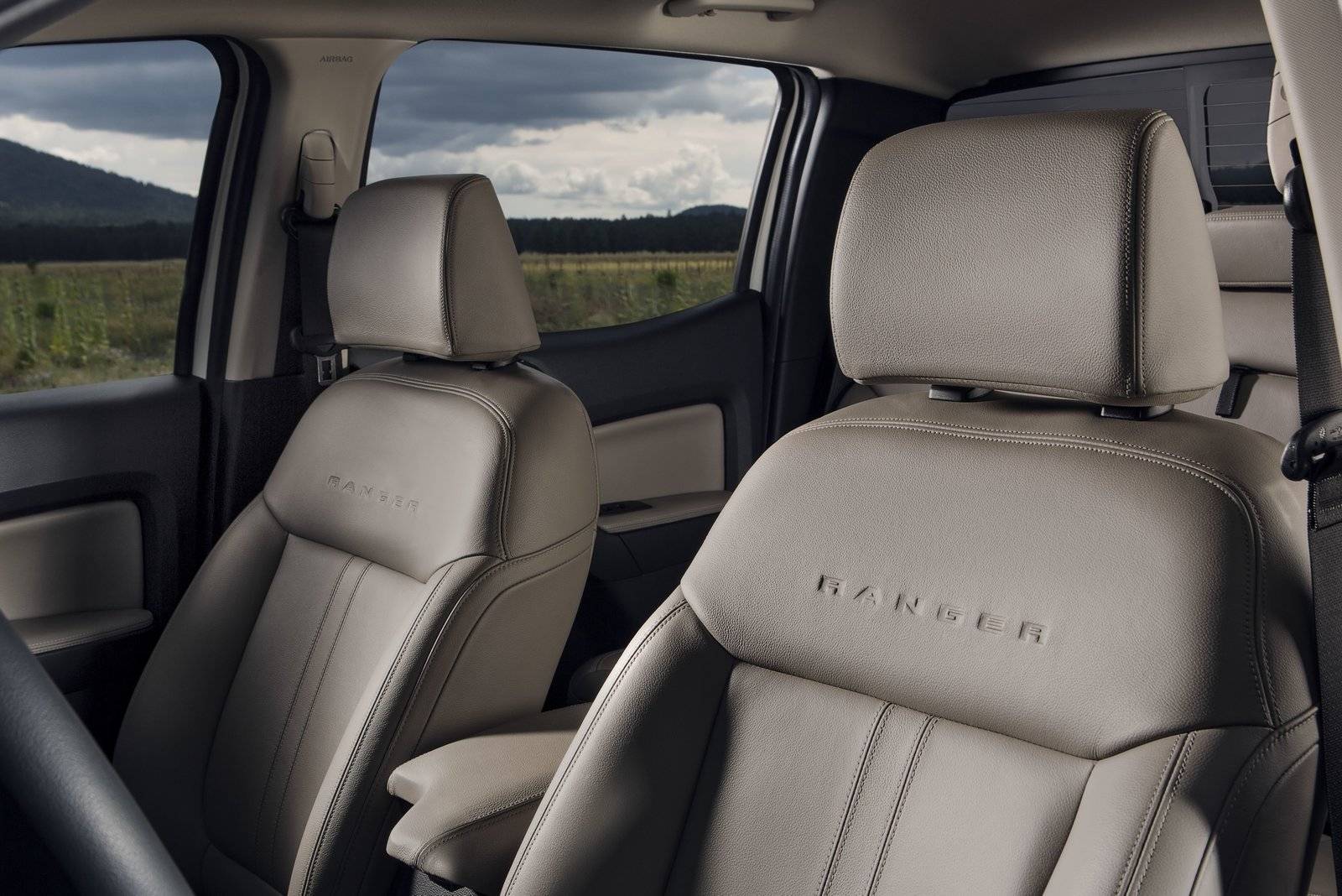 Ford Ranger Interior Pictures 19_FRD_RGR_45001.tif