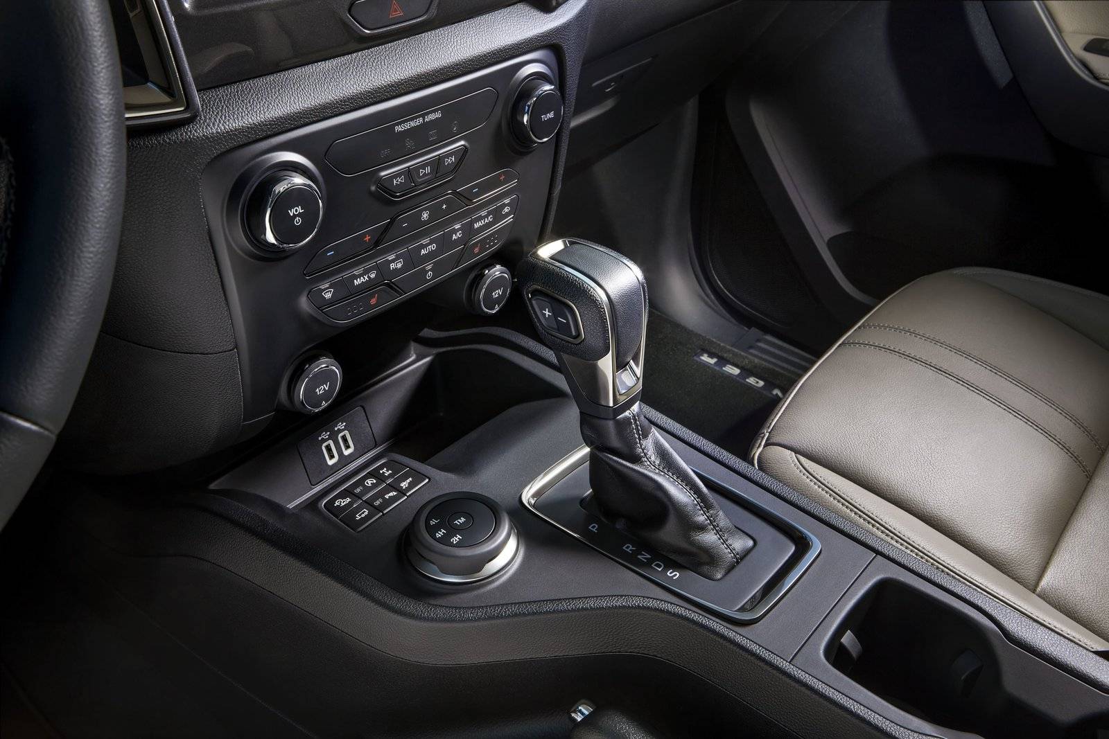Ford Ranger Interior Pictures 19_FRD_RGR_45021.tif