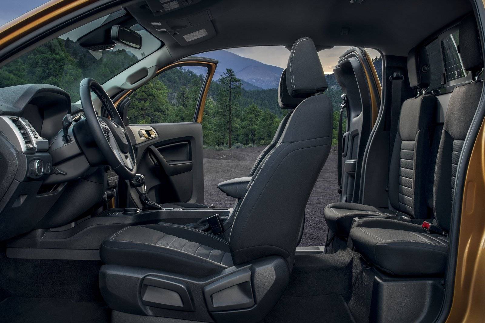 Ford Ranger Interior Pictures 19_FRD_RGR_45220.tif