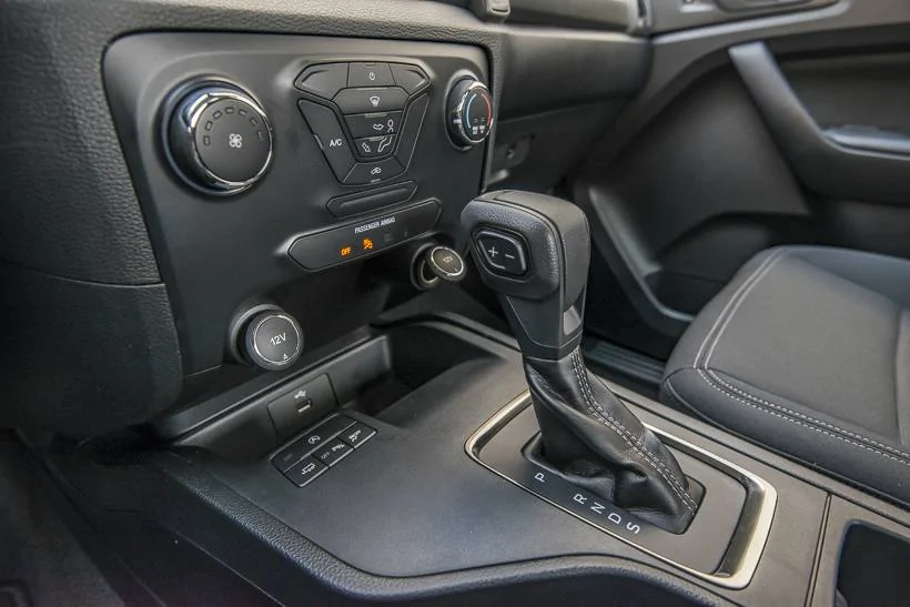 Ford Ranger STX Interior with Ebony Seats ford-ranger-2019-08