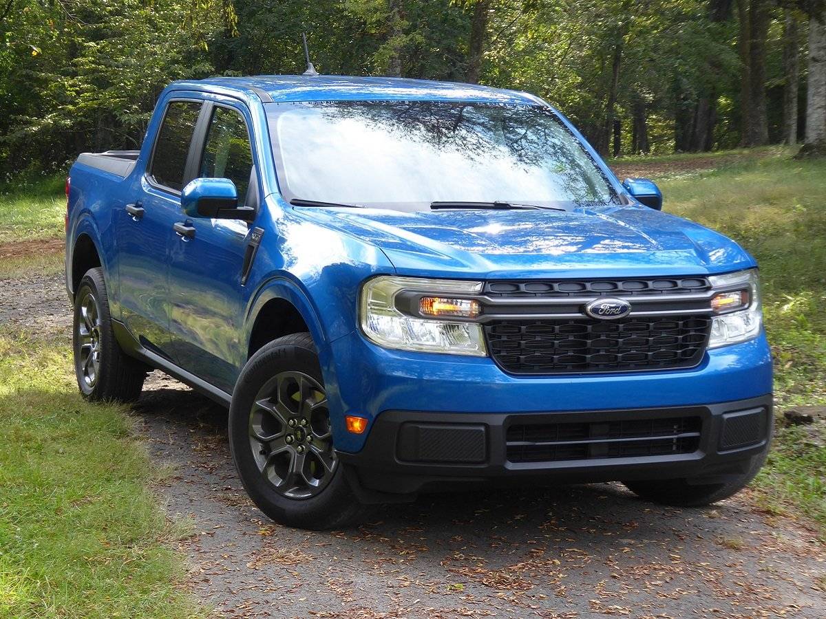 Ford Ranger ? 2023 Ranger Spied in XLT, FX4, Wildtrak Trims!!! JDPA_2022 Ford Maverick Hybrid XLT Blue Front Quarter View
