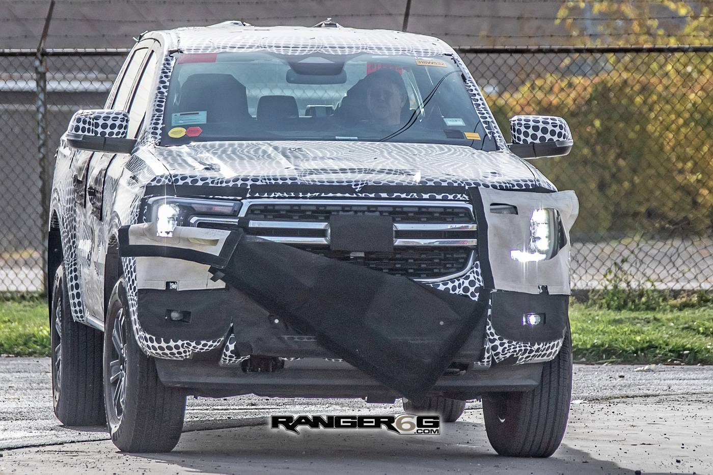 Ford Ranger Ford Ranger Prototype Spied with Undisguised New Chrome Grille new-ford-ranger-chrome-grille-spied-3