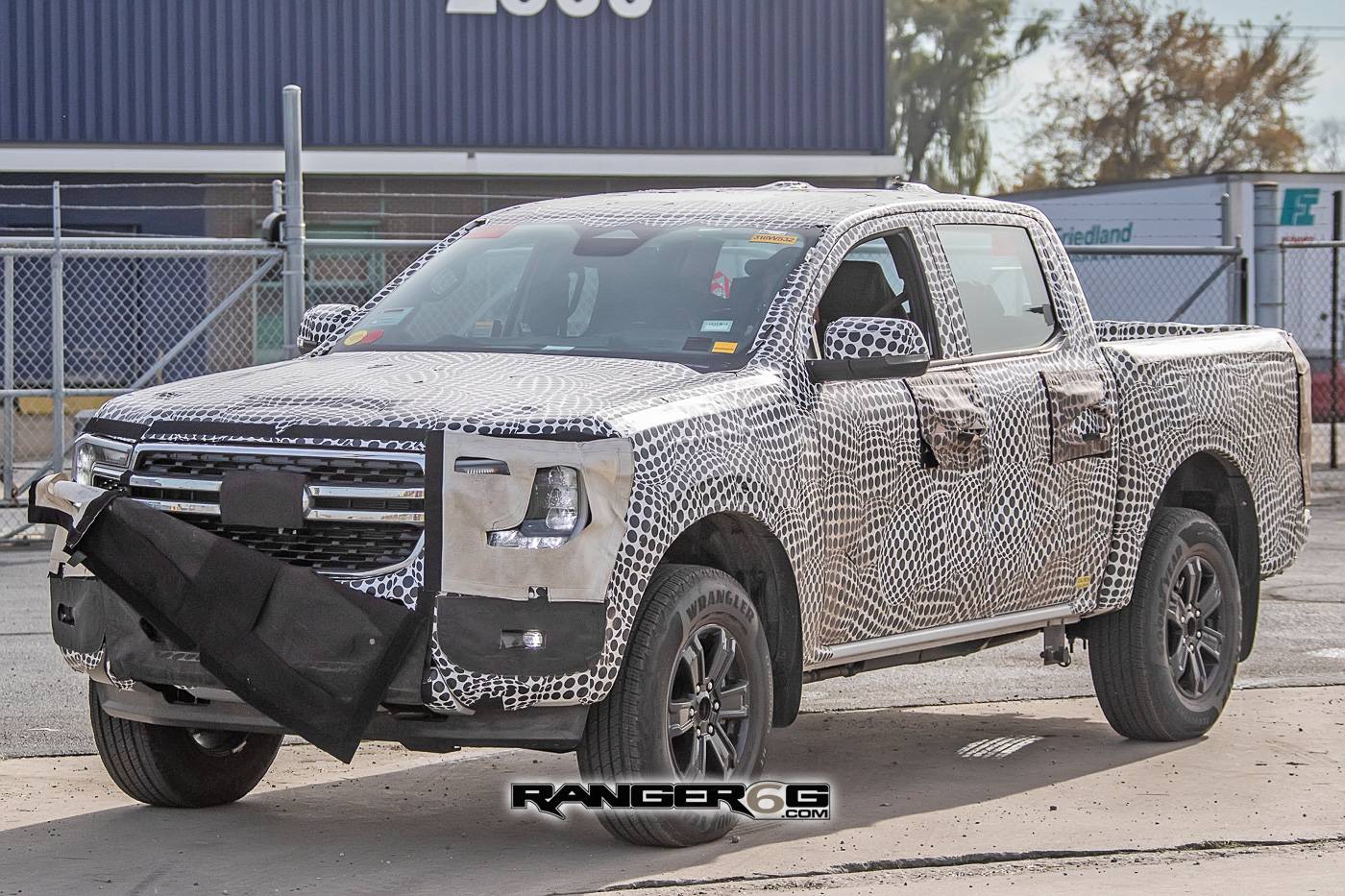 Ford Ranger Ford Ranger Prototype Spied with Undisguised New Chrome Grille new-ford-ranger-chrome-grille-spied-6