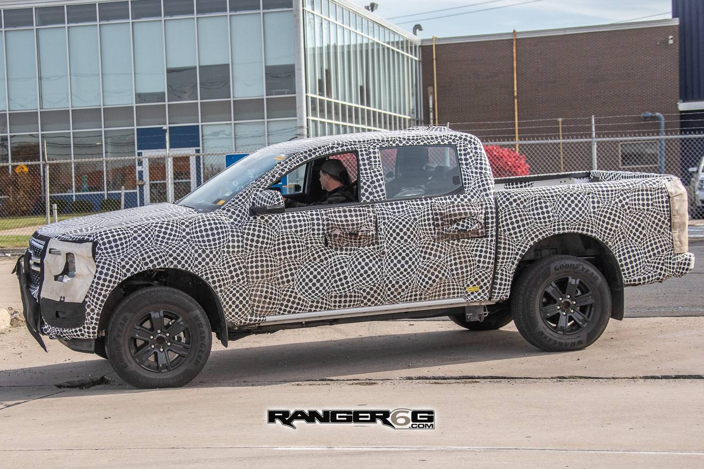 Ford Ranger Ford Ranger Prototype Spied with Undisguised New Chrome Grille new-ford-ranger-chrome-grille-spied-10