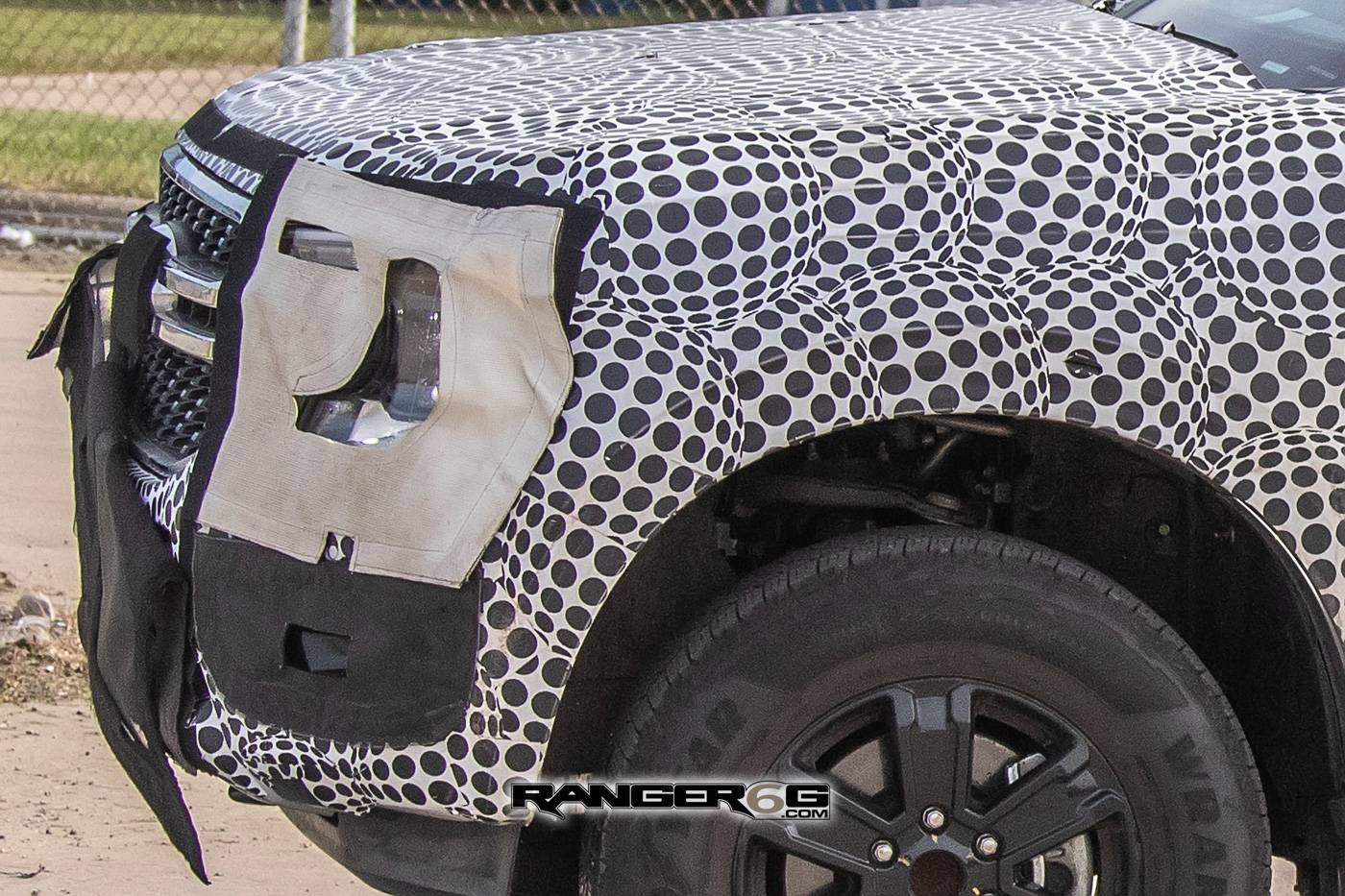 Ford Ranger Ford Ranger Prototype Spied with Undisguised New Chrome Grille new-ford-ranger-chrome-grille-spied-11