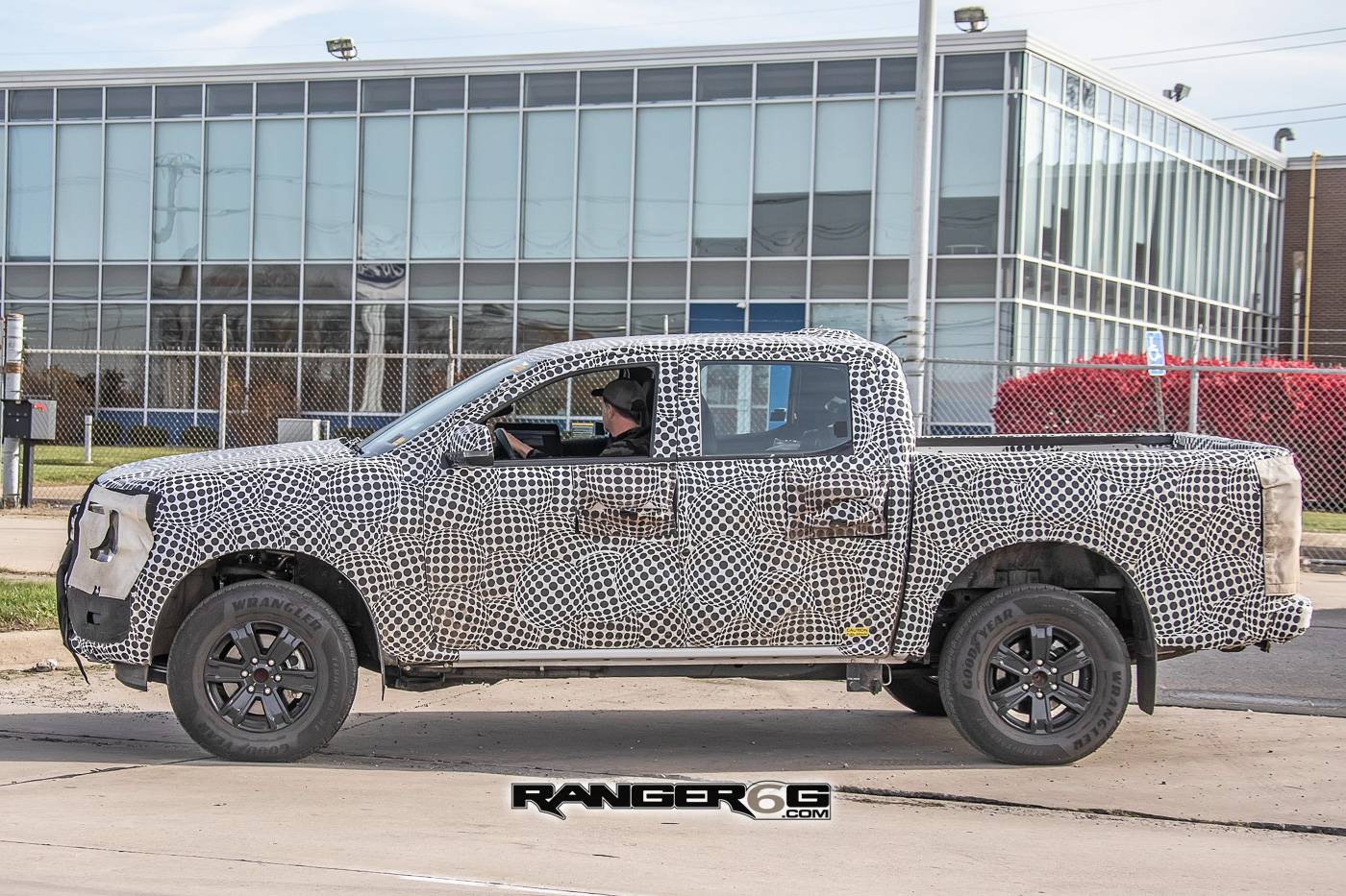 Ford Ranger Ford Ranger Prototype Spied with Undisguised New Chrome Grille new-ford-ranger-chrome-grille-spied-12