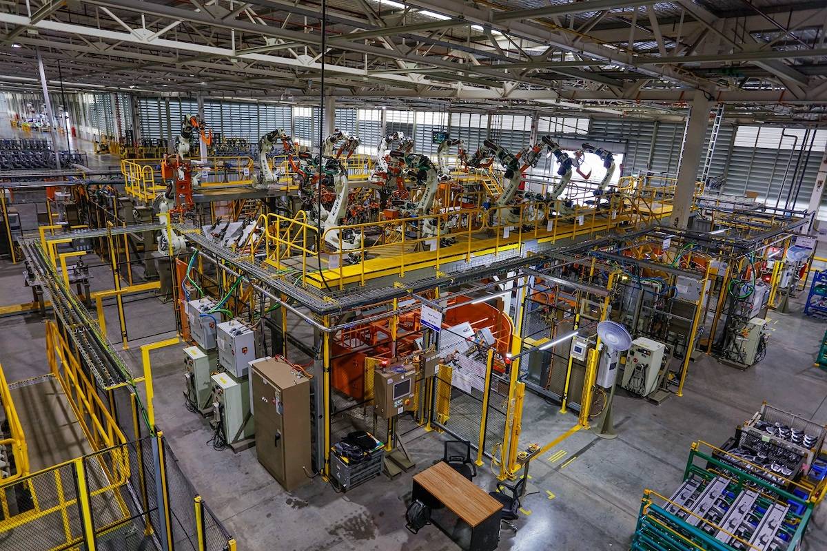 Ford Ranger Ford Invests $900M for Next-Gen Ranger Production in Thailand Ford-TH-Investment-02_Rear-Floor-Assembly-Process