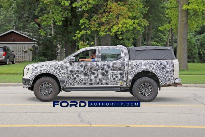 Ford Ranger 2023 Ranger Raptor will feature exclusive design and features Spy-Shots-Prototype-July-2021-Exterior-007-720x480