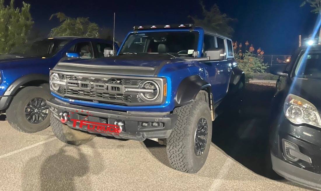 Ford Ranger US Ranger Raptor Spied Uncovered!? Side by Side Look vs. Bronco Raptor 2024-ford-ranger-raptor-bronco-front