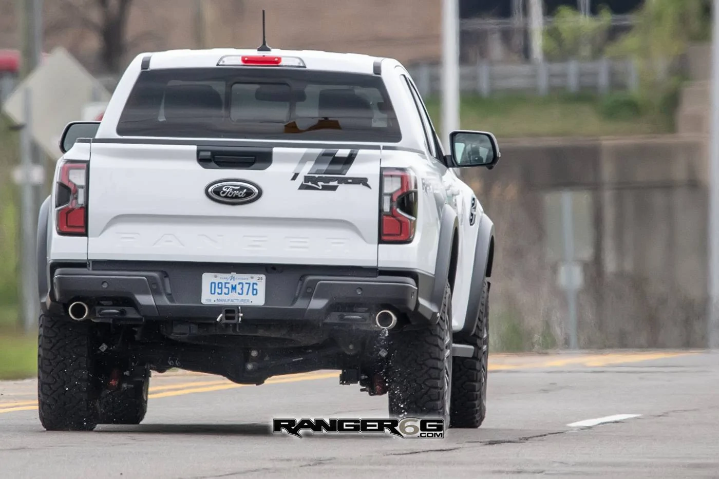 Ford Ranger Spied: 2024 Ranger Raptor Wearing Raptor Graphics Package 📸 2024-ranger-raptor-graphics-appearance-package-spied-12