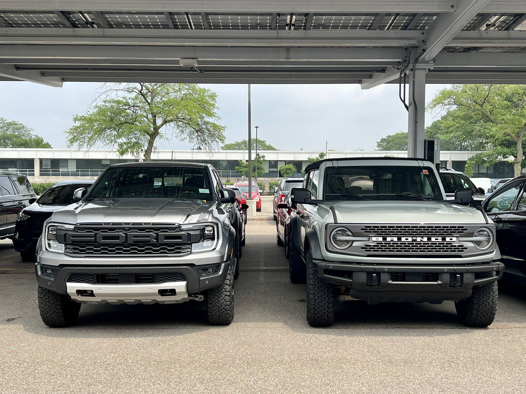 Ford Ranger Iconic Silver 2024 Ranger Raptor FIRST Look! IMG_5393