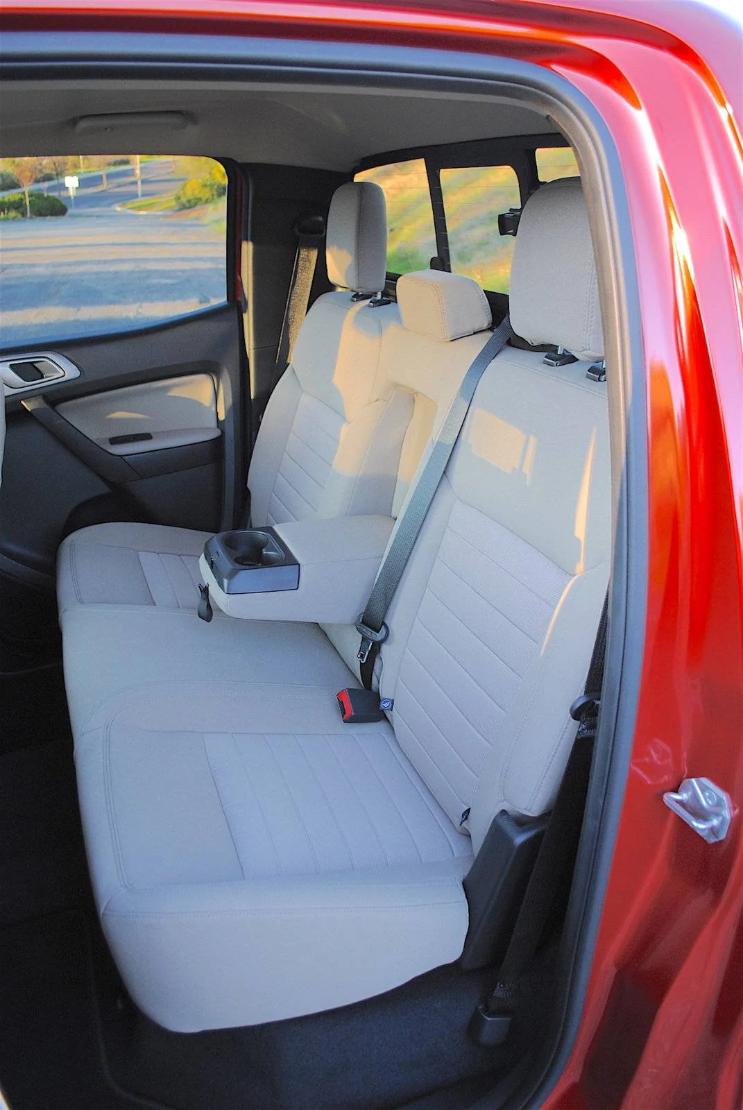 Ford Ranger Medium Stone Fabric Cloth Interior 2019-Ford-Ranger-XLT-review-photos-AutoNation-032