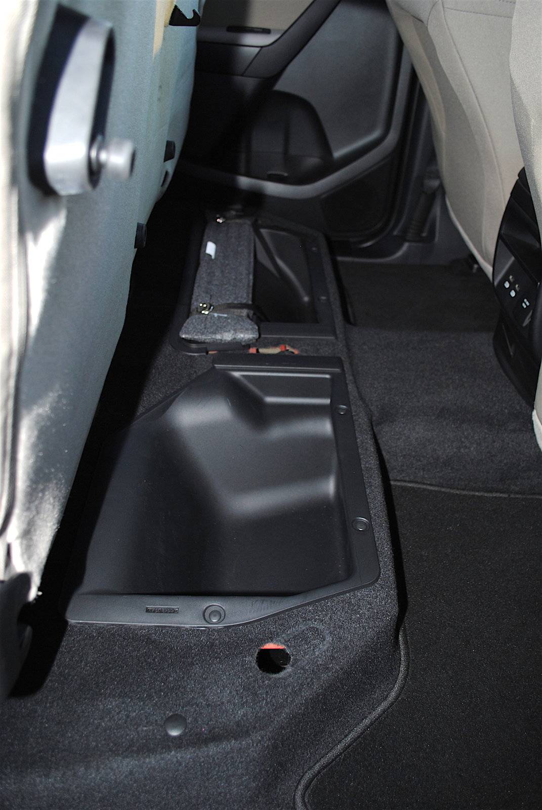 Ford Ranger Medium Stone Fabric Cloth Interior 2019-Ford-Ranger-XLT-review-photos-AutoNation-036