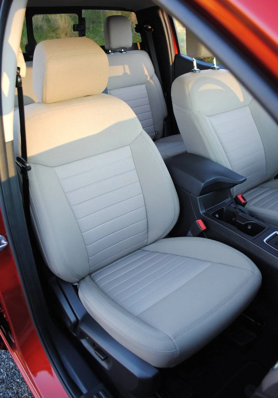 Ford Ranger Medium Stone Fabric Cloth Interior 2019-Ford-Ranger-XLT-review-photos-AutoNation-037