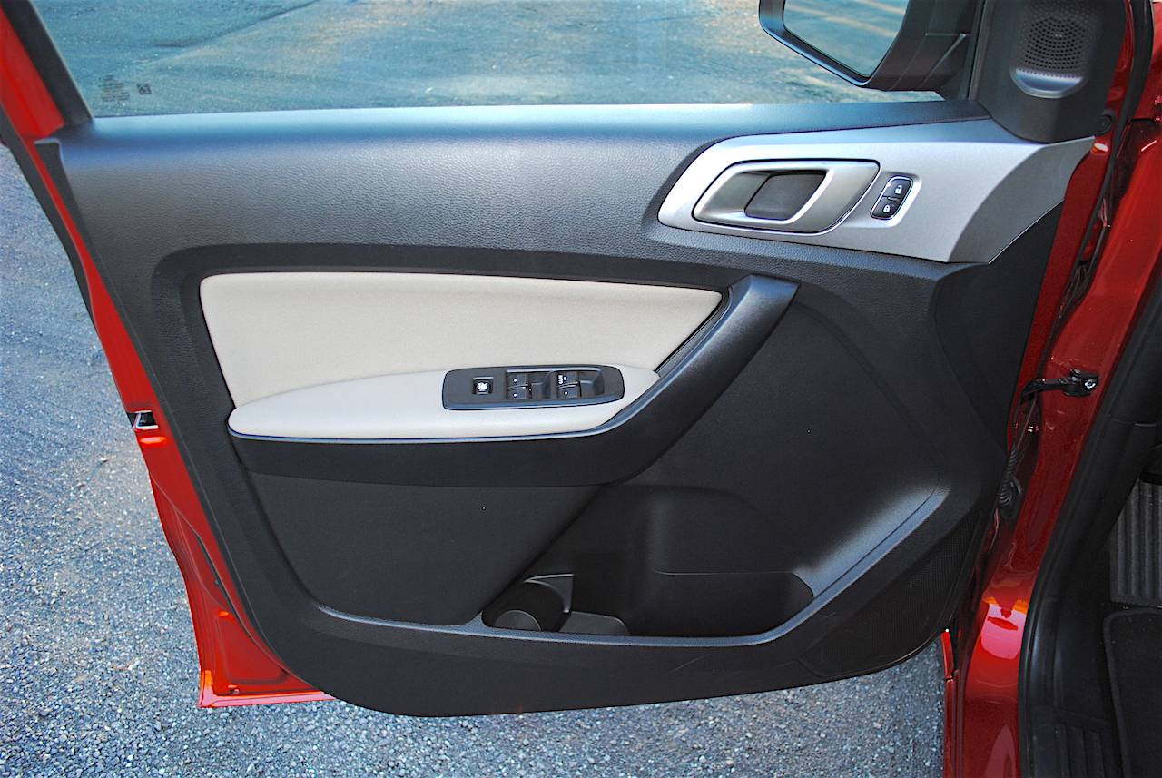 Ford Ranger Medium Stone Fabric Cloth Interior 2019-Ford-Ranger-XLT-review-photos-AutoNation-044