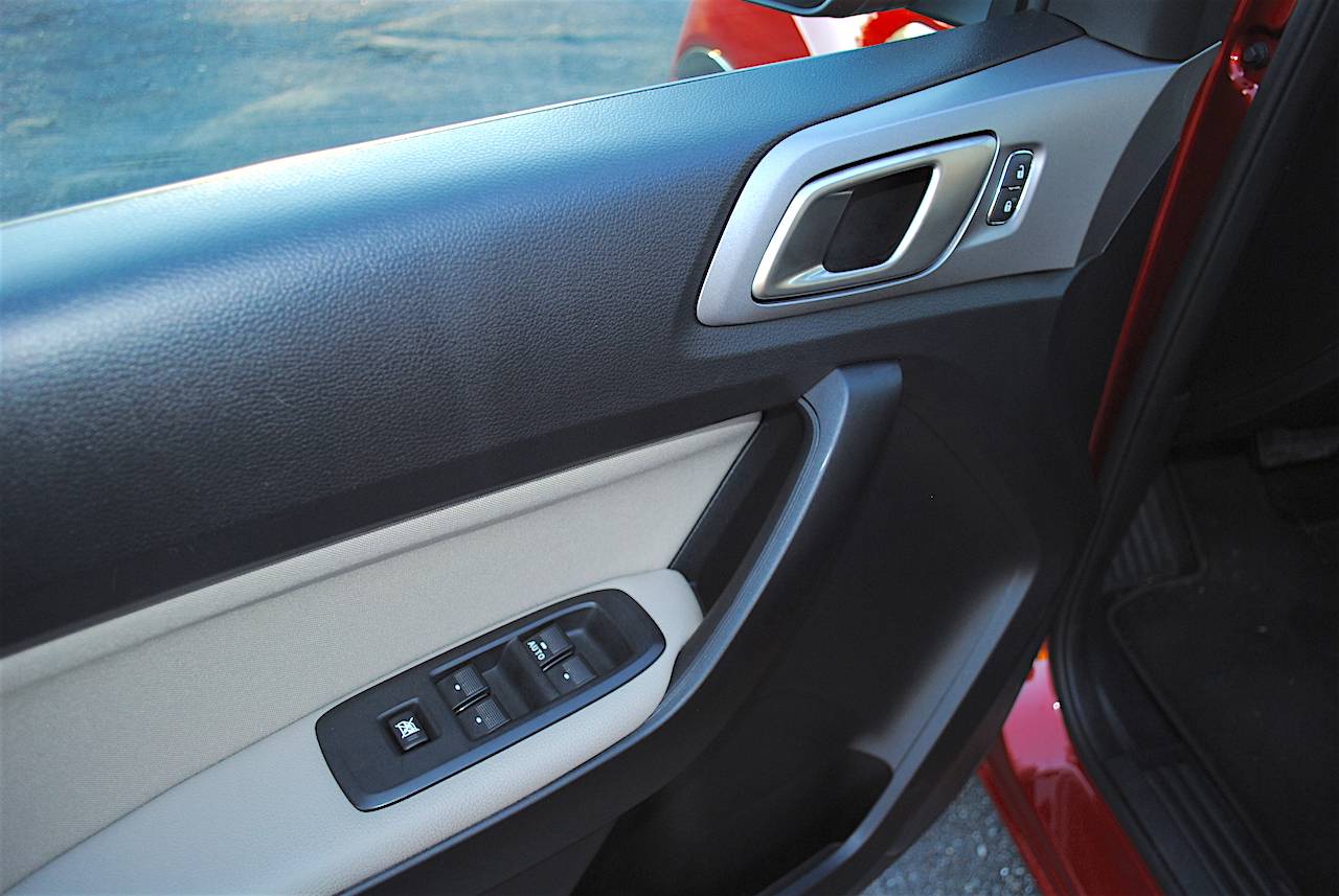 Ford Ranger Medium Stone Fabric Cloth Interior 2019-Ford-Ranger-XLT-review-photos-AutoNation-045