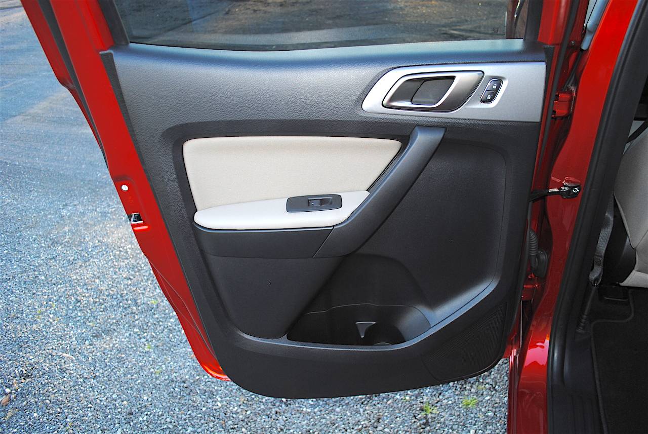 Ford Ranger Medium Stone Fabric Cloth Interior 2019-Ford-Ranger-XLT-review-photos-AutoNation-046