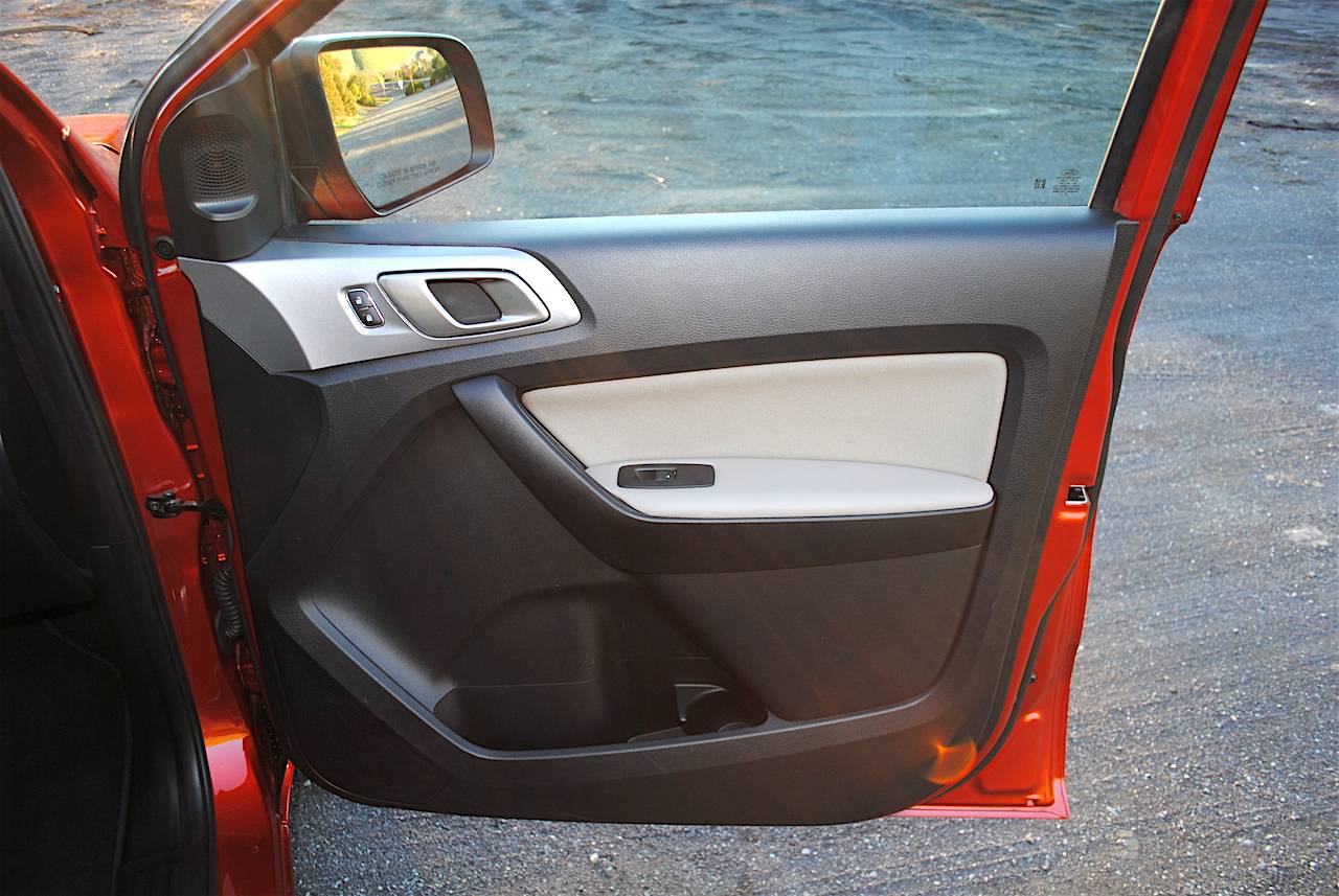 Ford Ranger Medium Stone Fabric Cloth Interior 2019-Ford-Ranger-XLT-review-photos-AutoNation-048