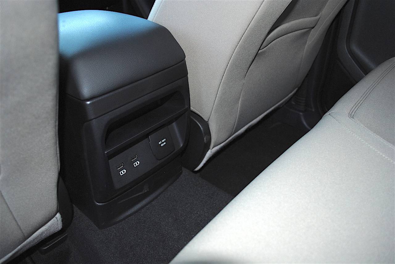 Ford Ranger Medium Stone Fabric Cloth Interior 2019-Ford-Ranger-XLT-review-photos-AutoNation-049