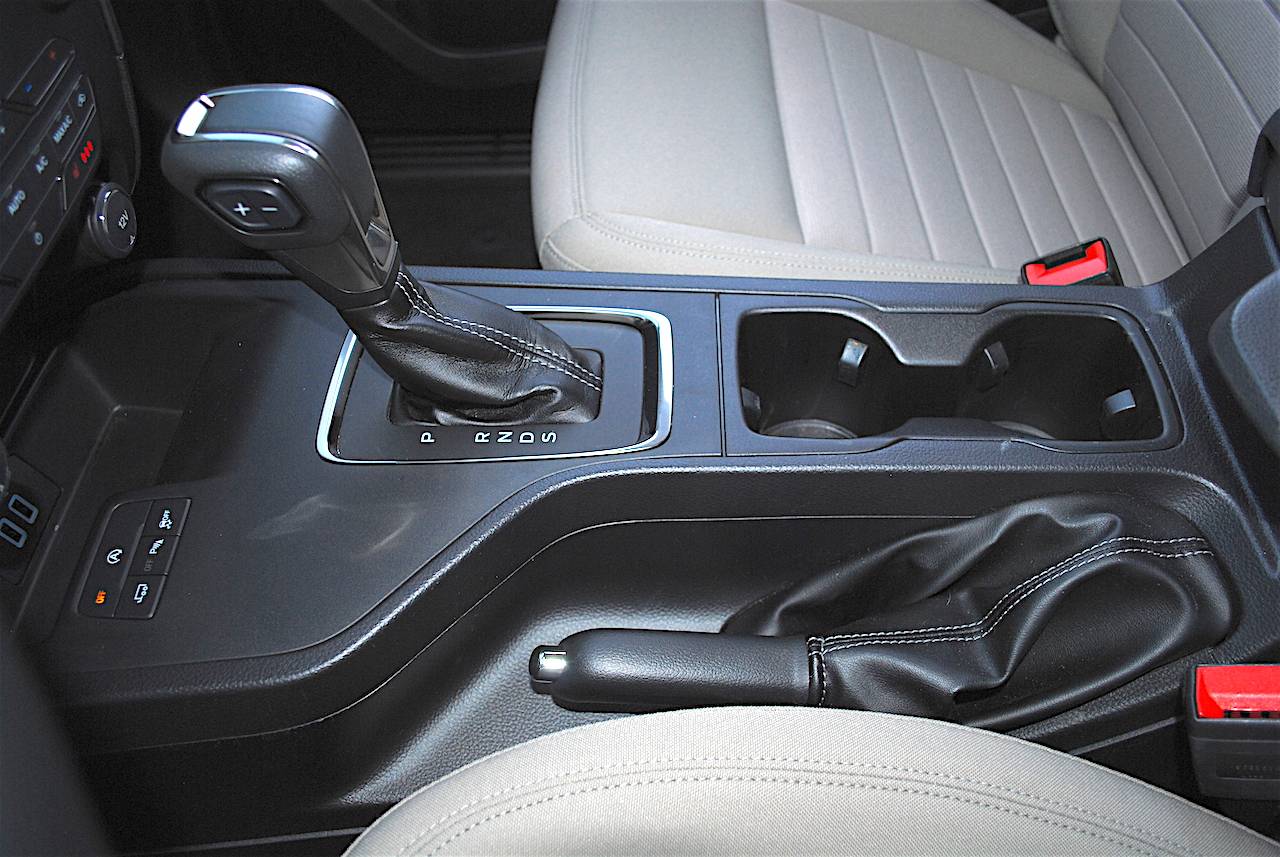 Ford Ranger Medium Stone Fabric Cloth Interior 2019-Ford-Ranger-XLT-review-photos-AutoNation-059