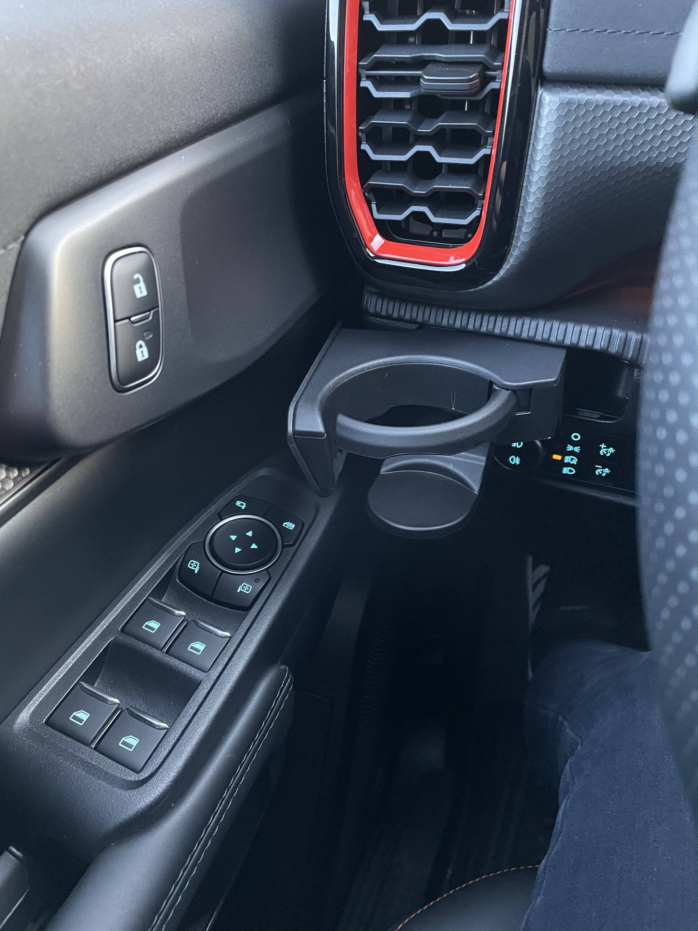 Ford Ranger Ranger Raptor walkaround video. Driver and passenger cup holder thoughts? 1F7E0ACE-ED8F-45BF-A904-25CE0241E3FE