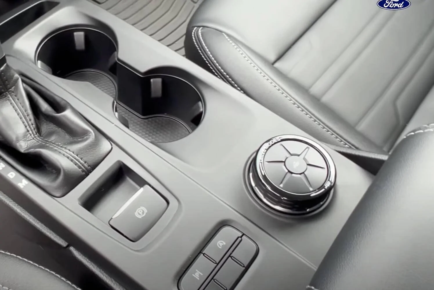 Ford Ranger Video: 2024 Ranger Lariat in Azure Gray (at US dealership) Screenshot 2023-10-30 at 22.03.12