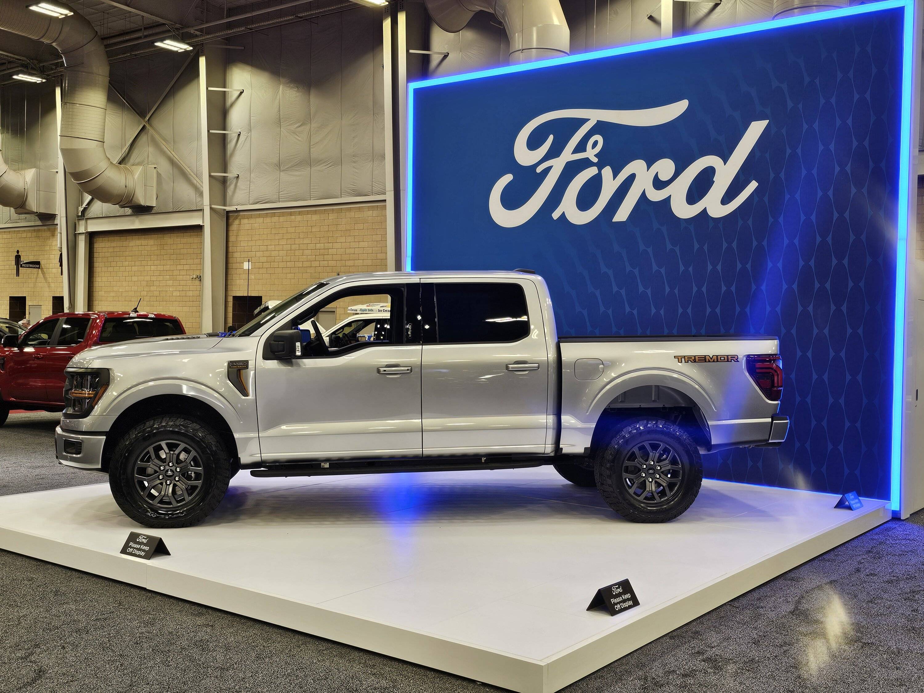 Ford Ranger Checked out 2024 Ranger Lariat @ OKC Auto Show 20240301_160732