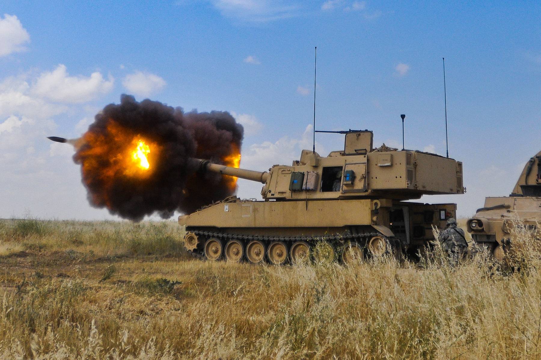 Ford Ranger Ford Zone Reps? M109A6_Paladin_blast_in_2007