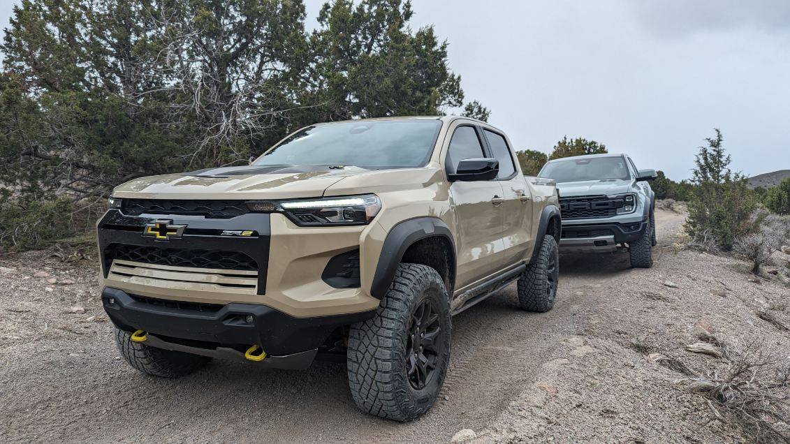 Ford Ranger Ranger Raptor vs Colorado ZR2 go off-roading image000005