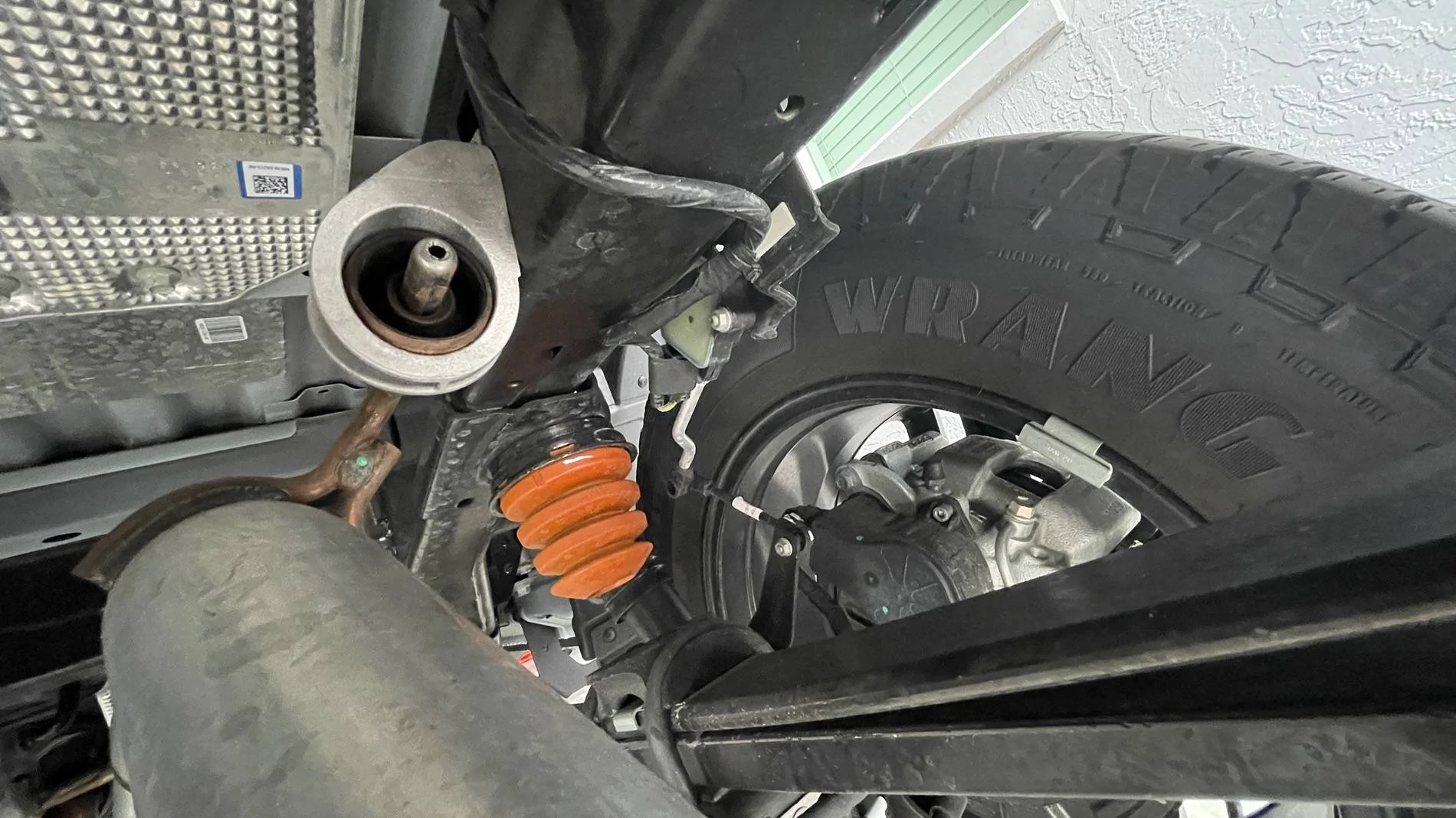 Ford Ranger Blacked out exhaust tips on Ranger Raptor w/ ceramic exhaust paint Muffler Clamp 01