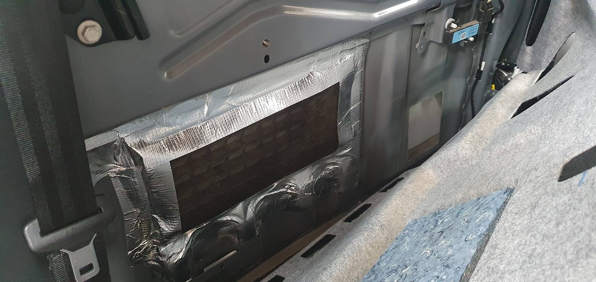 Ford Ranger White Item Between Cab and Truck Box 20240407_134709