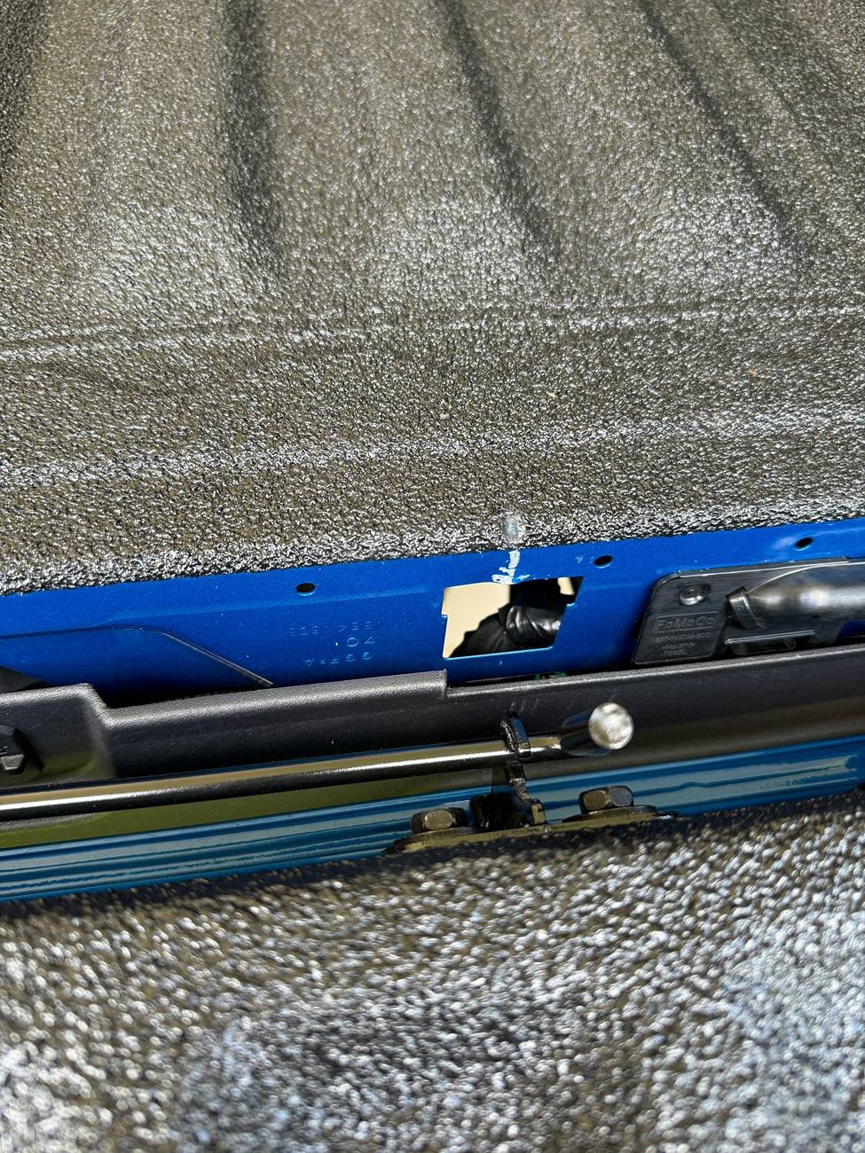 Ford Ranger Tailgate torsion rod IMG_4554