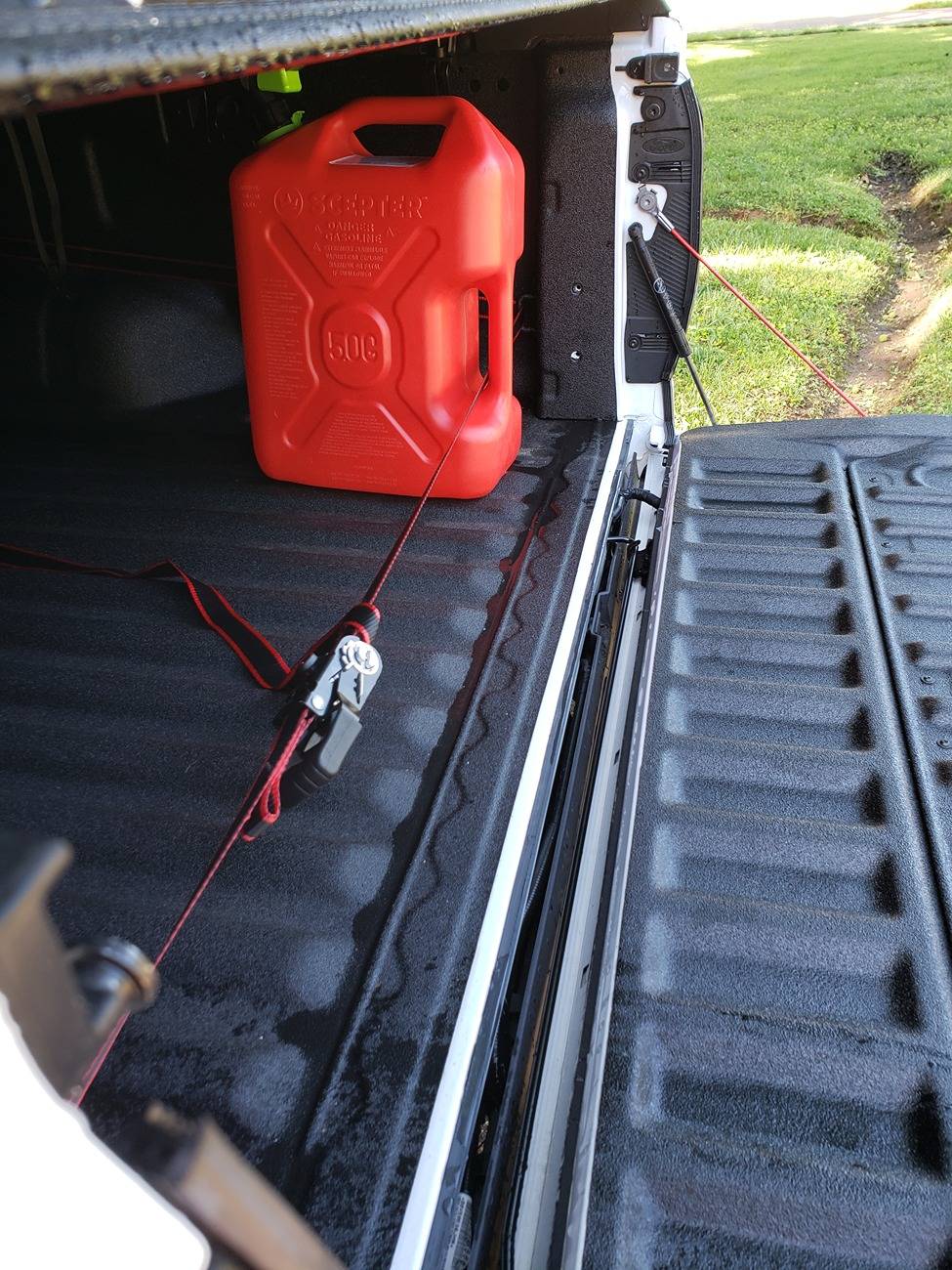 Ford Ranger 1/4" gap around the whole tailgate of Ranger Raptor 20240527_084036