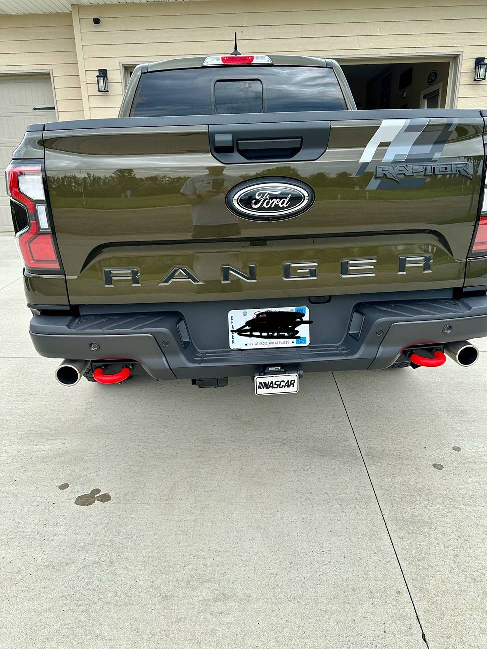 Ford Ranger Ranger Raptor red tow hooks (painted) IMG_4406