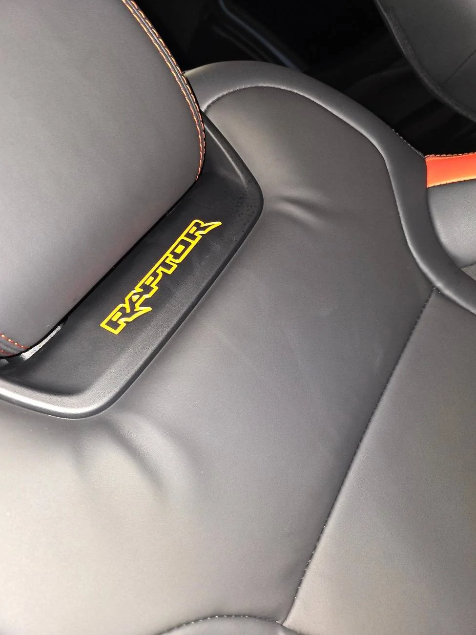 Ford Ranger Driver Seat Leather issues: Ranger Raptor 20240604_215825_resized_1