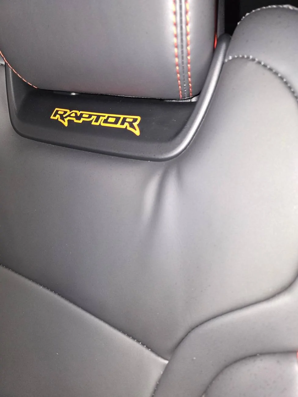 Ford Ranger Driver Seat Leather issues: Ranger Raptor 20240604_215646_resized_1