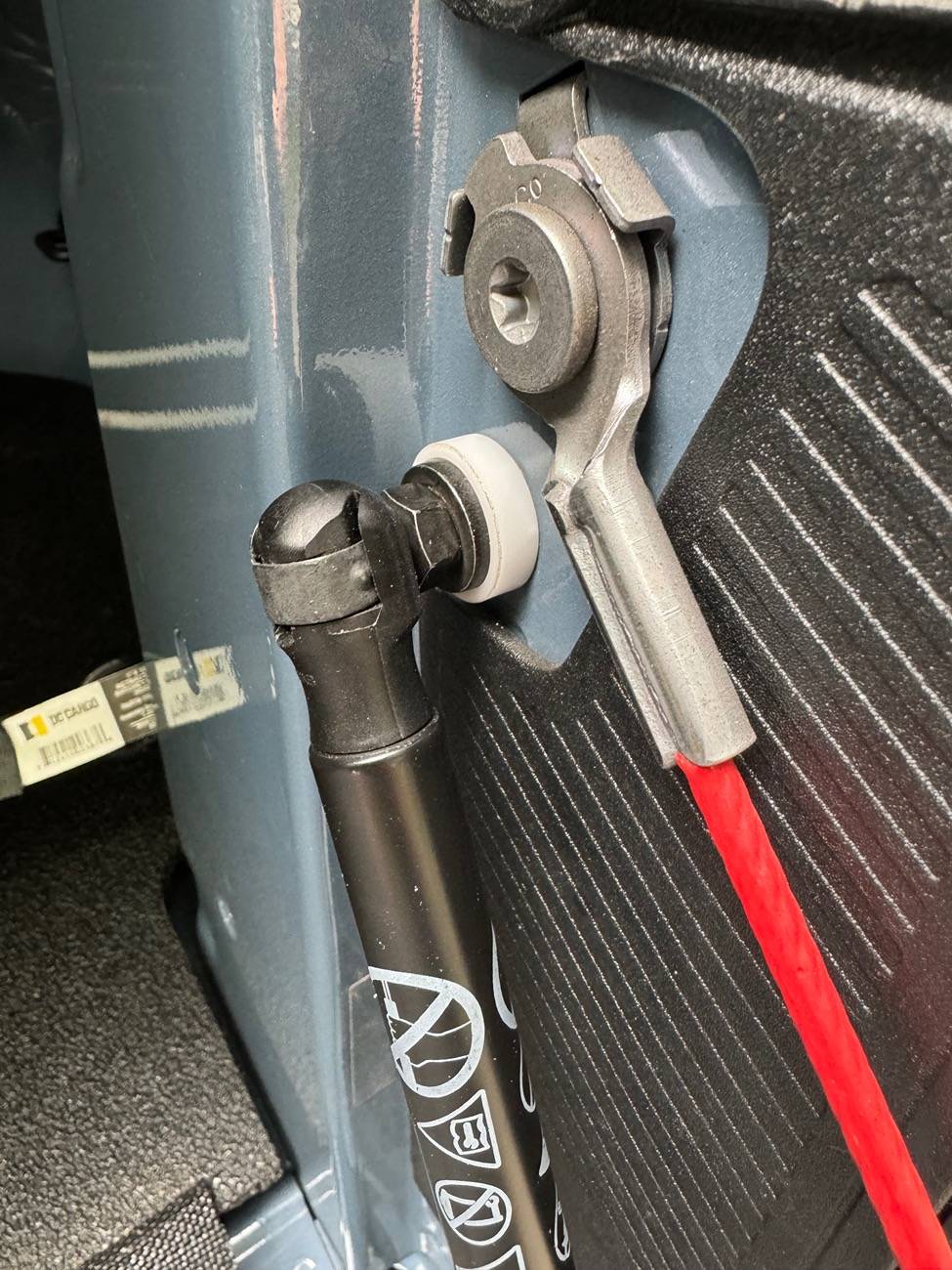 Ford Ranger Tailgate troubles -- cable being exposed upon closing IMG_5847