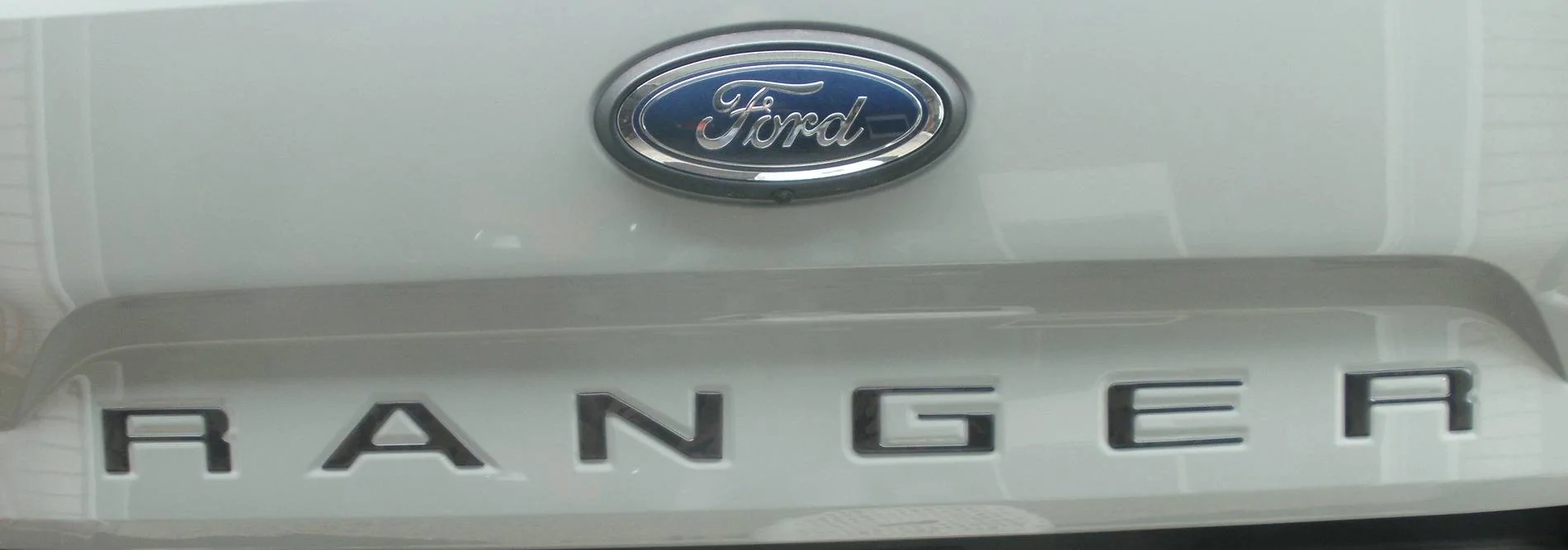 Ford Ranger Warning: Tailgate Letters from previous generation Ranger does not fit Tailgate letter non reflectiv