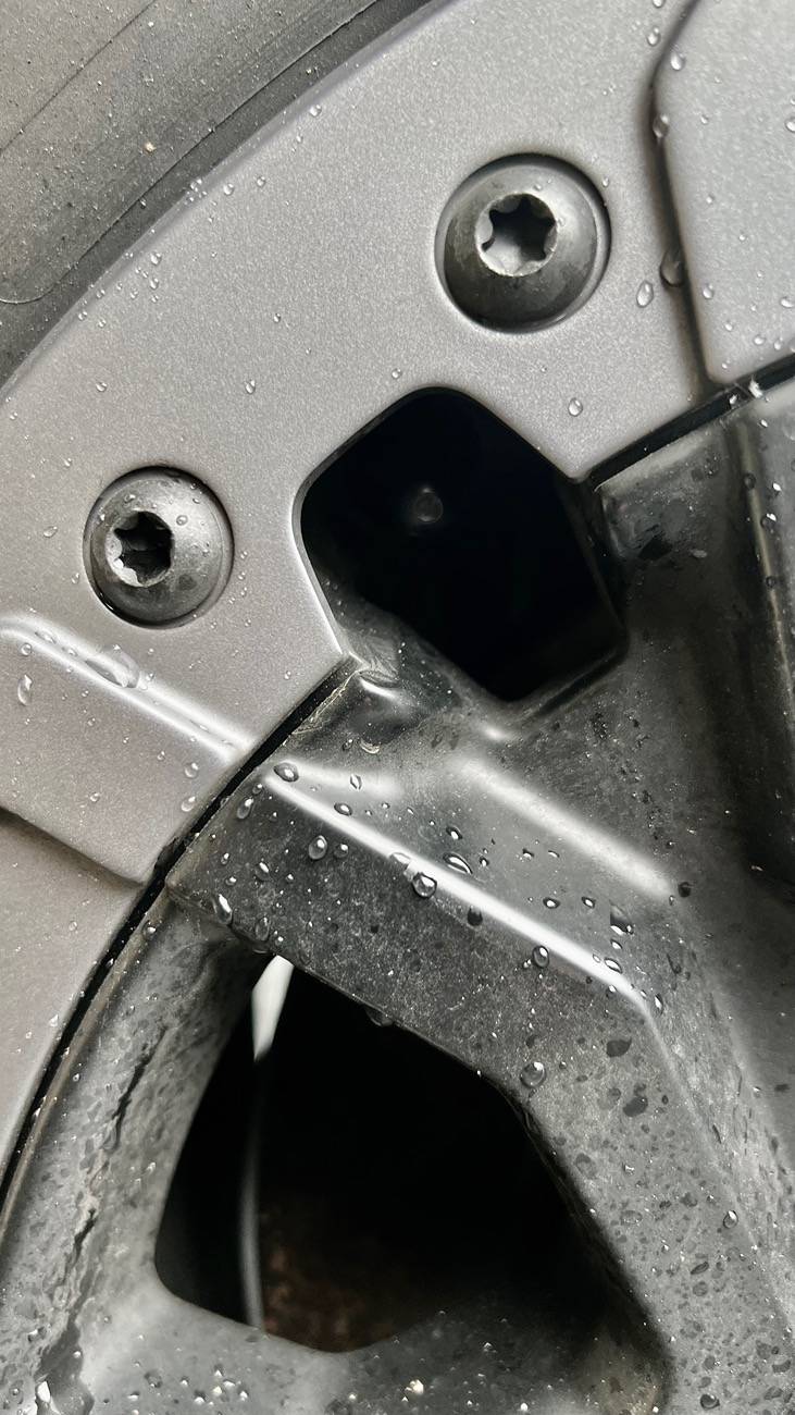 Ford Ranger Acces to Beadlock valve stems. IMG_0306