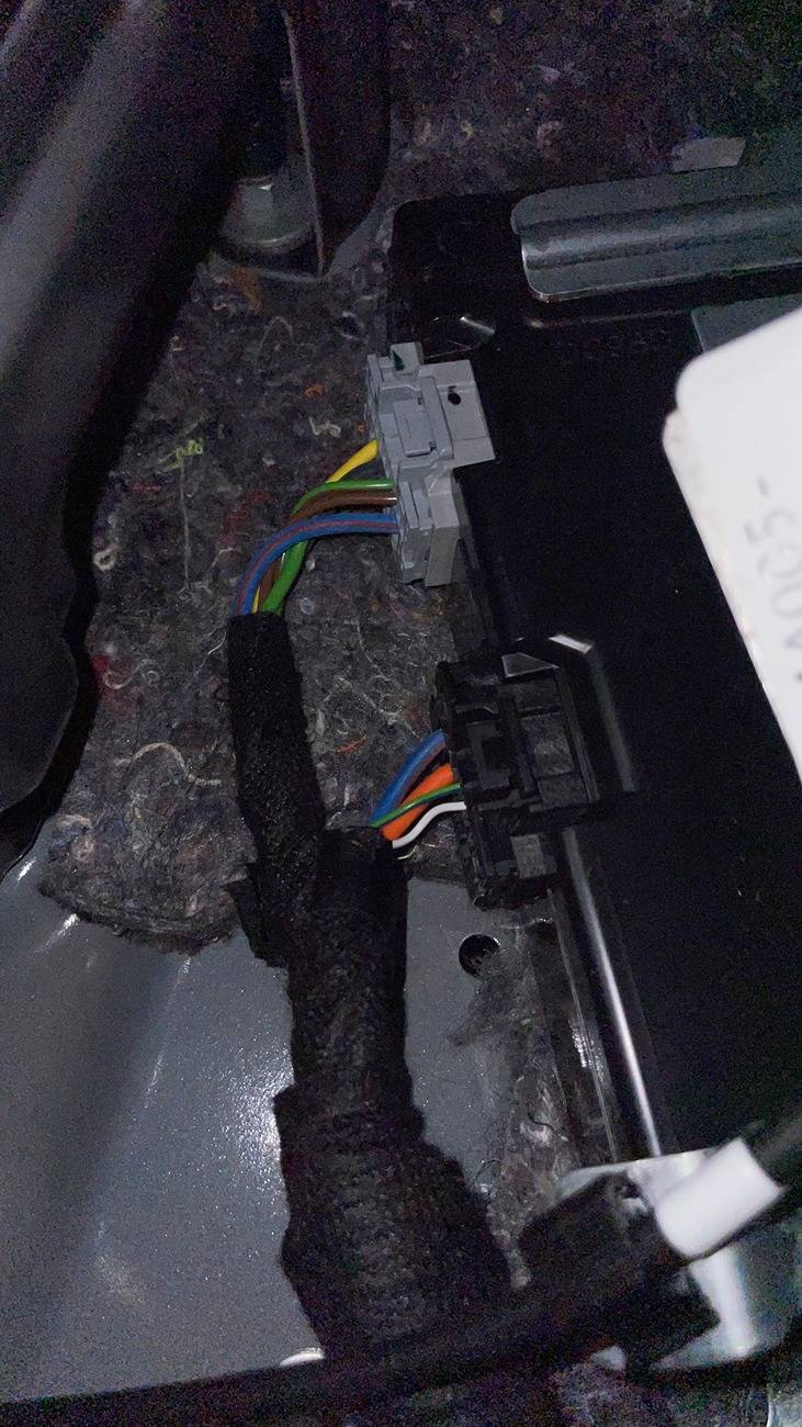 Ford Ranger wires for trailer brake controller '24 Ranger? IMG_2162