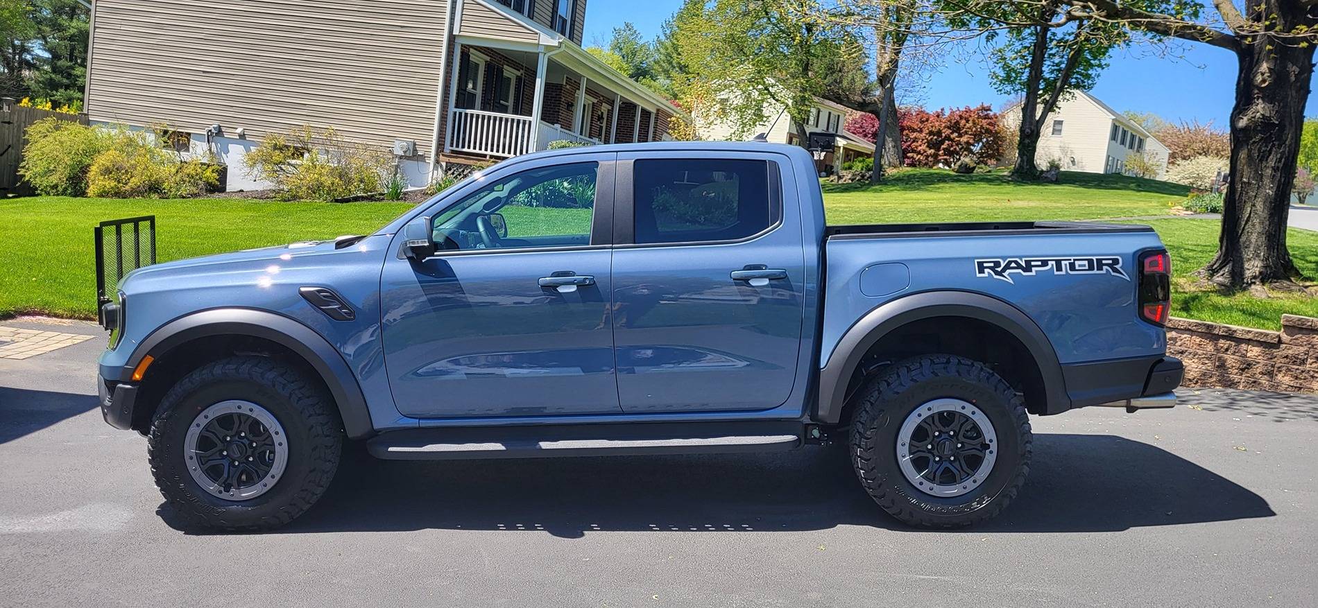 Ford Ranger Shelter Green vs Azure Gray 20240426_113312