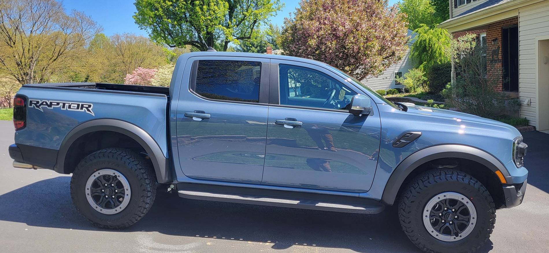 Ford Ranger Shelter Green vs Azure Gray 20240426_113336