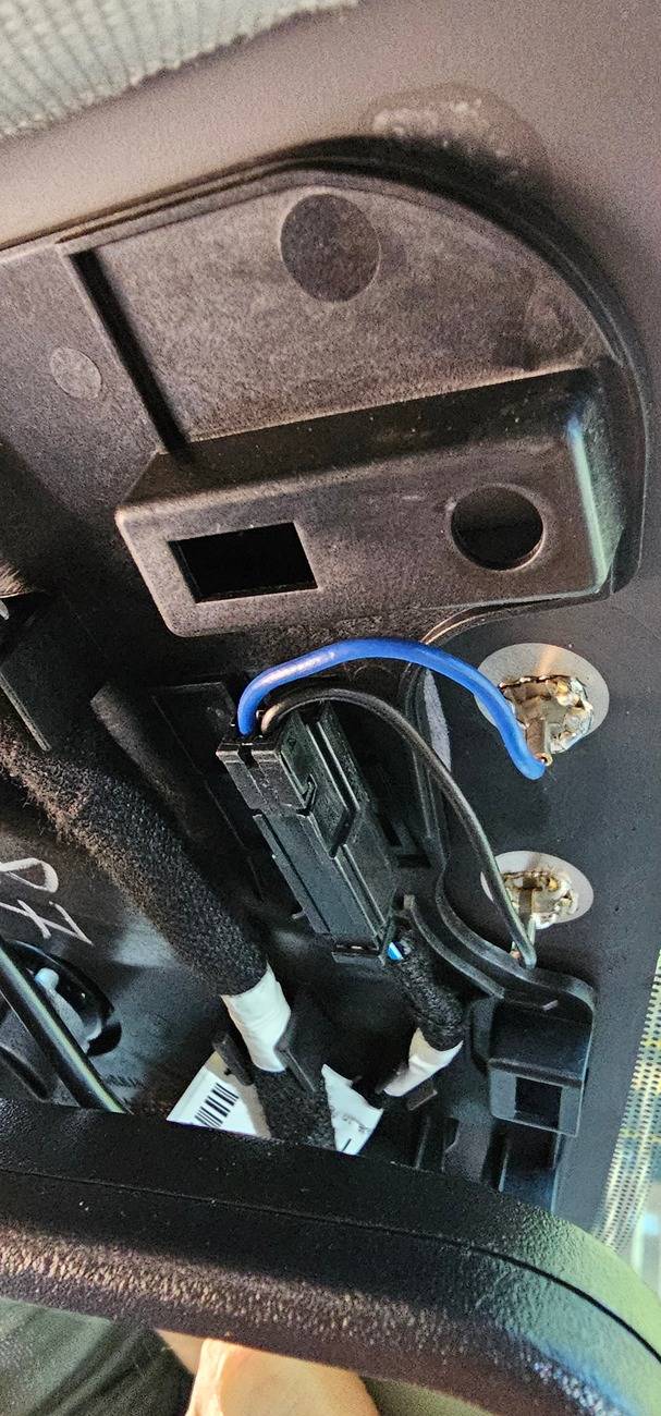 Ford Ranger USB plug by rear view mirror. 20240818_112038