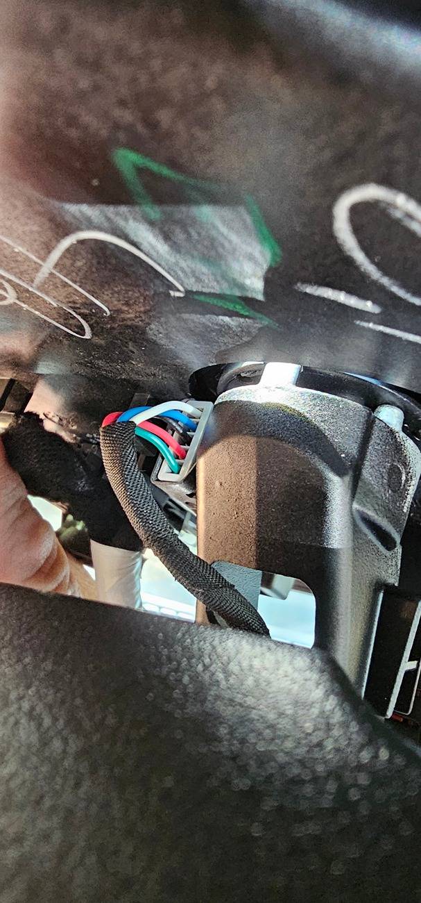 Ford Ranger USB plug by rear view mirror. 20240818_111854