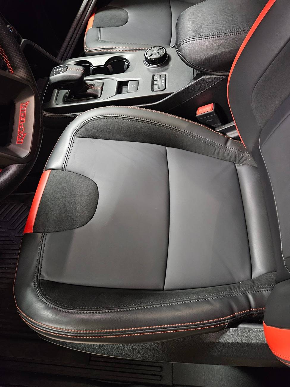 Ford Ranger Driver Seat Leather issues: Ranger Raptor 20240912_075254