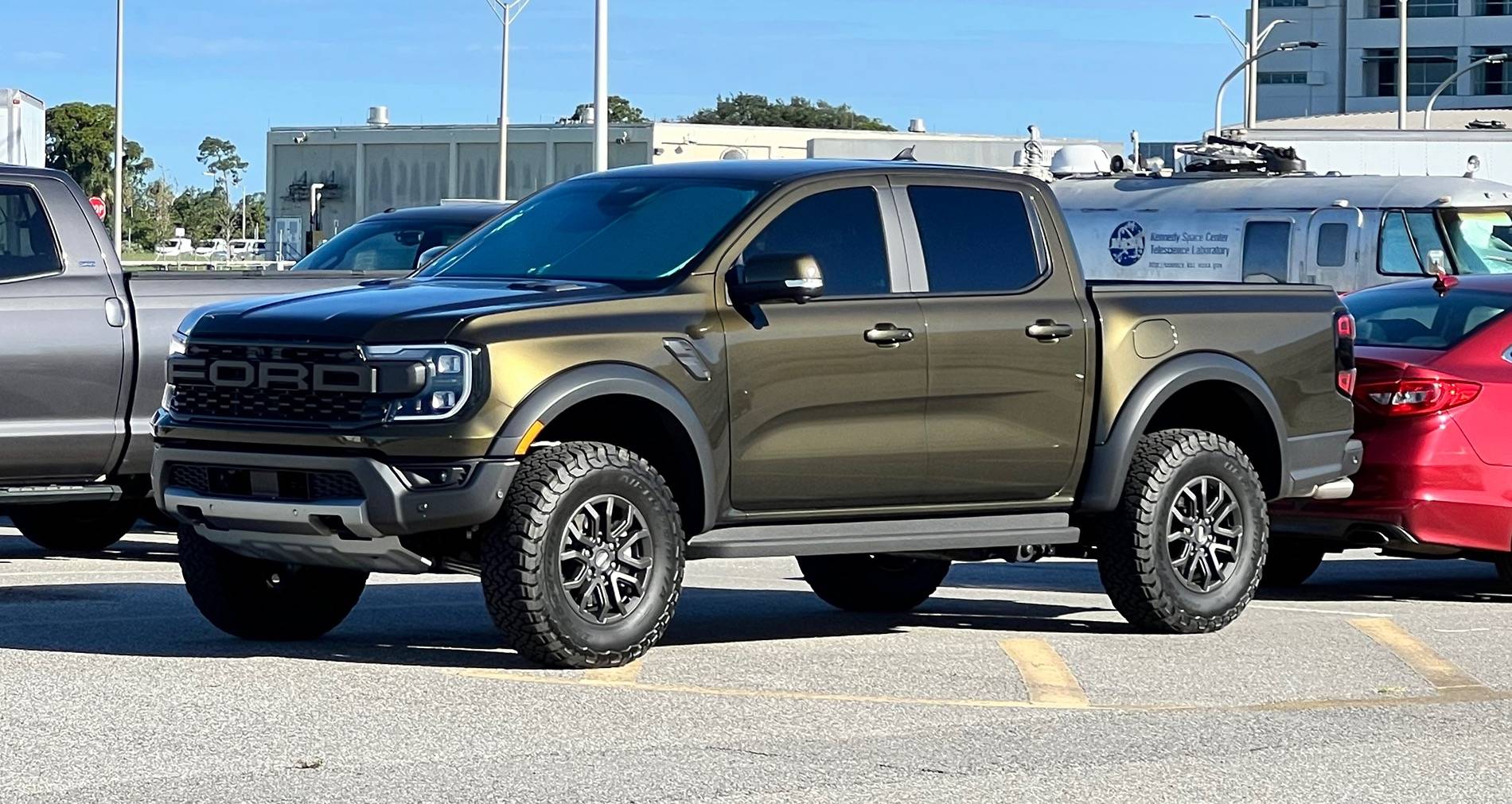 Ford Ranger Raptor Poll: Decal Package or not? 1728298350943-yq