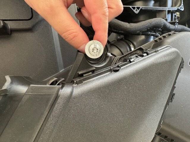 Ford Ranger 2.7 SB Intake Install Intake 2