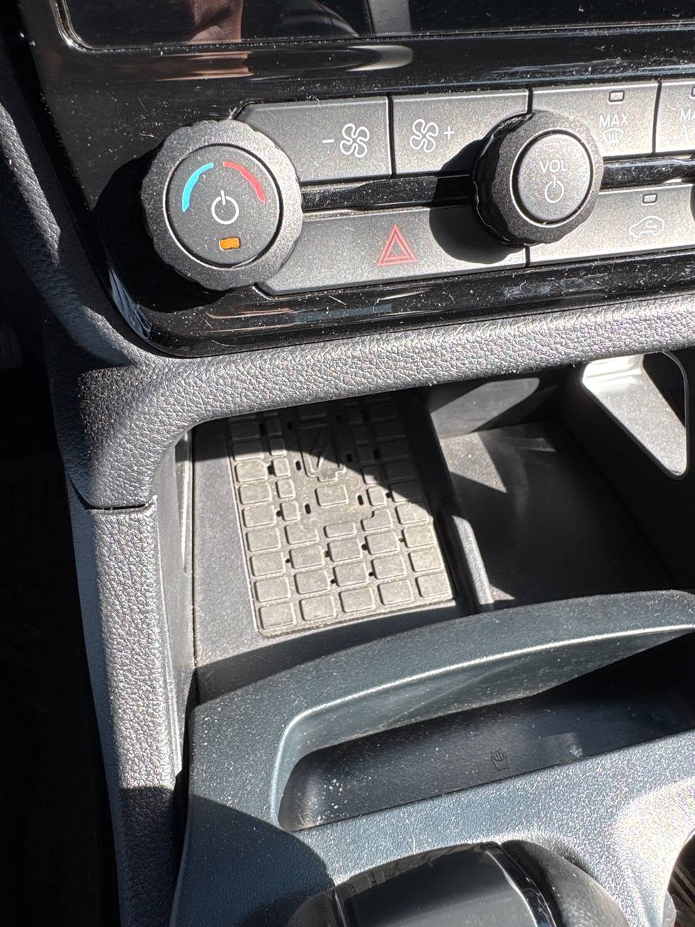 Ford Ranger Upside-down wireless phone charger image